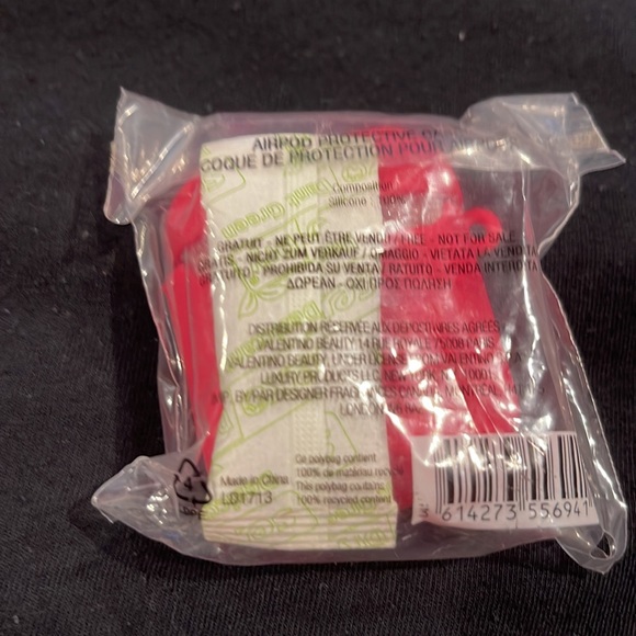 VALENTINO EARPOD CASE - Picture 4 of 5